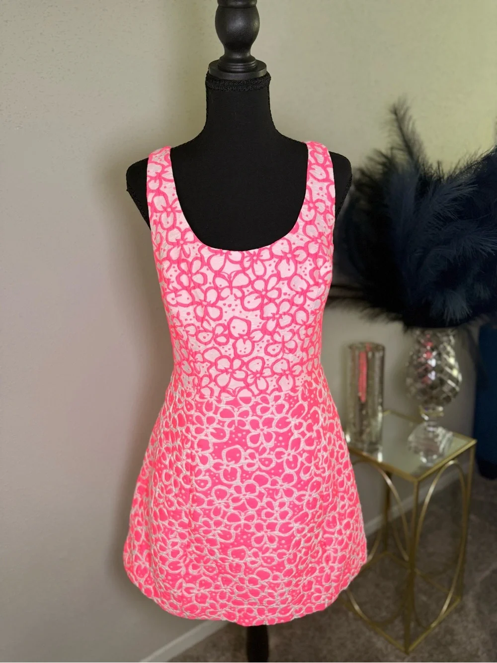 Lilly Pulitzer Neon Pink White Floral Embroidered Sleeveless Shift Dress Size 6 - Picture 1 of 12